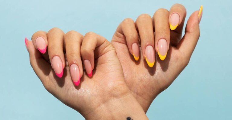 Nail Art Simpel dengan Kombinasi Warna yang Menawan!