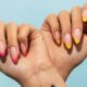 Nail Art Simpel dengan Kombinasi Warna yang Menawan!