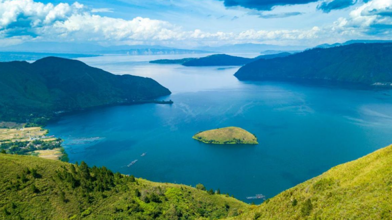 Destinasi Imperdible di Pulau Samosir: Menikmati 7 Tempat yang Harus Dikunjungi