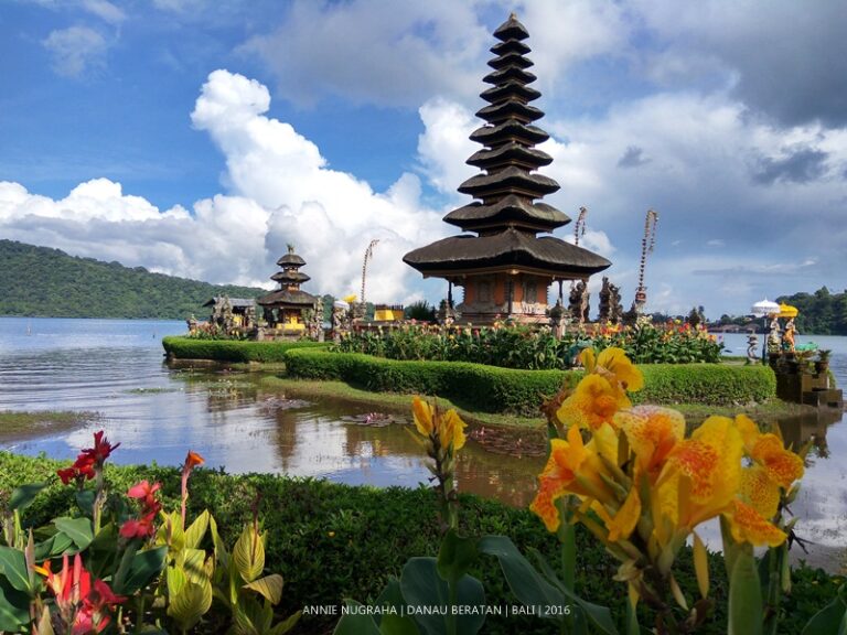 Keindahan Megah Pura Ulun Danu di Bali